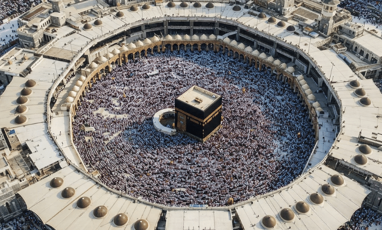 الكعبة المشرفة عبر العصور تاريخ بناء أقدس موقع في الإسلام